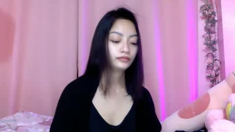 Sachi Cy online show from February 2025 01:00:02 PM