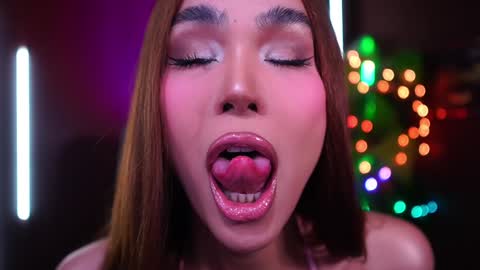 Snapshot of xforyoureyesonlyx chatting on November 2025 04:24:02 AM Anne online show from November 2025 04:24:02 AM