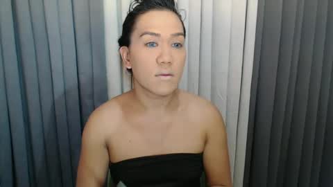 GWEN THOMPSON .......   online show from January 2025 01:16:02 AM