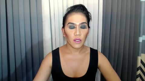 GWEN THOMPSON .......   online show from February 2025 12:15:01 AM