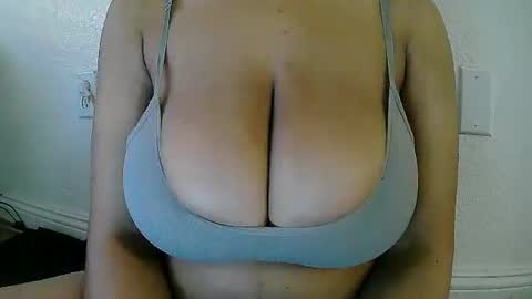 Snapshot of xiaoxiao2468 chatting on January 2026 12:05:02 AM XiaoXiao online show from January 2026 12:05:02 AM