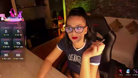 Lara online show from November 2025 09:18:01 PM