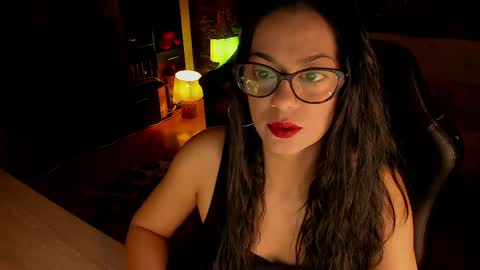 Lara online show from May 2026 09:30:02 PM