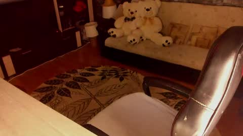 Lara online show from May 2026 08:58:01 PM