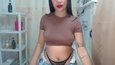 Snapshot of xmaxie_ chatting on April 2026 06:44:02 AM Maxie online show from April 2026 06:44:02 AM