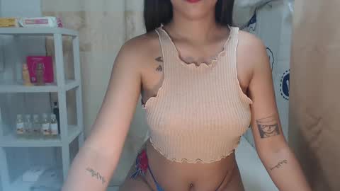 Snapshot of xmaxie_ chatting on May 2026 12:35:02 PM Maxie online show from May 2026 12:35:02 PM