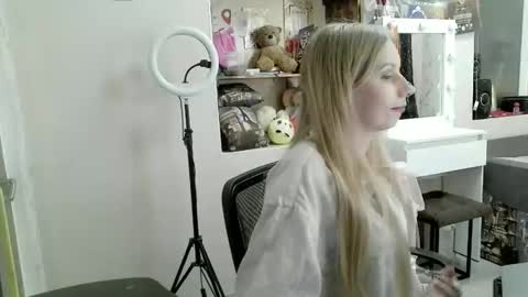 Snapshot of xmilagrosxs chatting on April 2026 10:35:02 AM xMilagrosxs online show from April 2026 10:35:02 AM