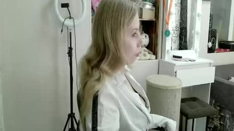 Snapshot of xmilagrosxs chatting on April 2026 09:25:01 AM xMilagrosxs online show from April 2026 09:25:01 AM