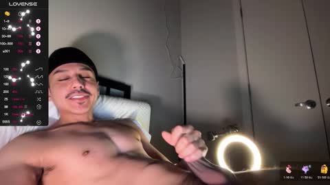 Snapshot of xmomentumx chatting on December 2025 04:33:02 AM xmomentumx online show from December 2025 04:33:02 AM