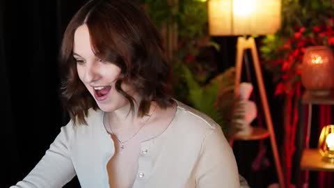 xoxo_molly online show from October 2025 01:41:02 PM