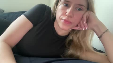 Snapshot of xoxoxjenn chatting on January 2025 10:01:02 PM jenn online show from January 2025 10:01:02 PM