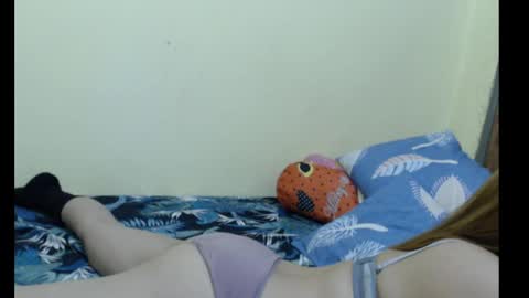 Snapshot of xsexyhotmomma69x chatting on March 2025 03:20:02 PM merayel online show from March 2025 03:20:02 PM