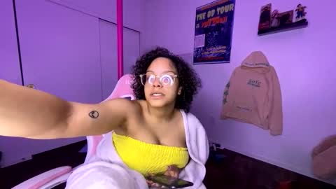 xStarGazingx online show from April 2026 07:20:02 AM