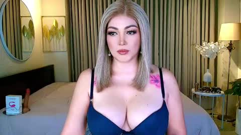 Snapshot of xxbedroombeautyxx chatting on September 2025 12:37:02 AM MISS NATALIA online show from September 2025 12:37:02 AM