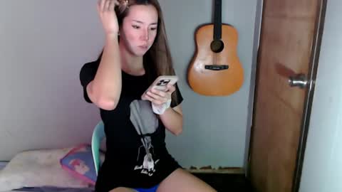 Snapshot of xxinnocentbellaxx chatting on December 2024 07:21:01 AM Dyanna Zulla online show from December 2024 07:21:01 AM