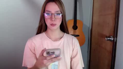 Snapshot of xxinnocentbellaxx chatting on December 2024 10:47:01 AM Dyanna Zulla online show from December 2024 10:47:01 AM