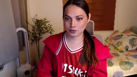 Snapshot of xxjulielovesyouxx chatting on December 2025 03:52:02 PM July online show from December 2025 03:52:02 PM