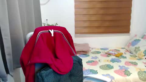 Snapshot of xxjulielovesyouxx chatting on December 2025 11:40:02 AM July online show from December 2025 11:40:02 AM