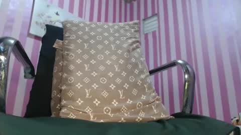 xxrowenatastycockforyouxx online show from November 2025 02:45:01 AM