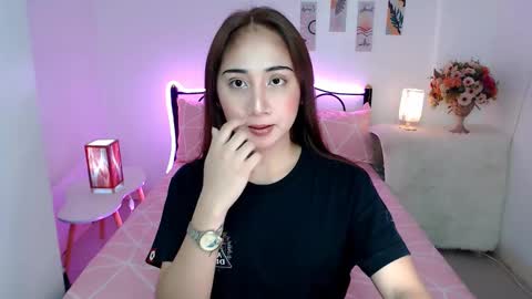 Pau Madrigal online show from December 2024 11:49:01 AM