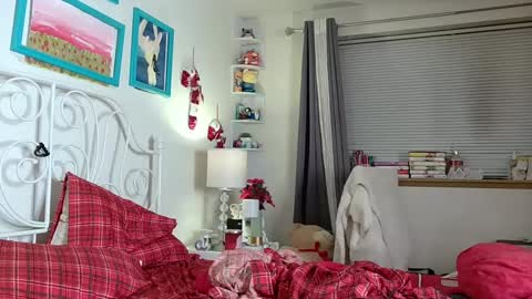 Snapshot of xxstrawberryjanexx chatting on December 2024 06:59:01 AM Strawberry Jane online show from December 2024 06:59:01 AM