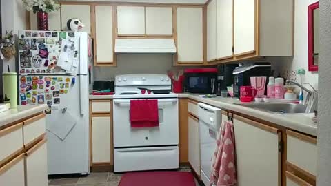 Snapshot of xxstrawberryjanexx chatting on January 2025 10:44:02 PM Strawberry Jane online show from January 2025 10:44:02 PM