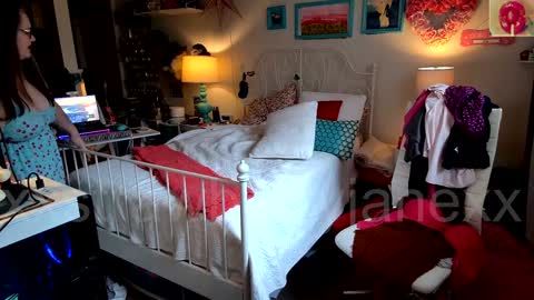 Snapshot of xxstrawberryjanexx chatting on January 2025 07:15:01 PM Strawberry Jane online show from January 2025 07:15:01 PM