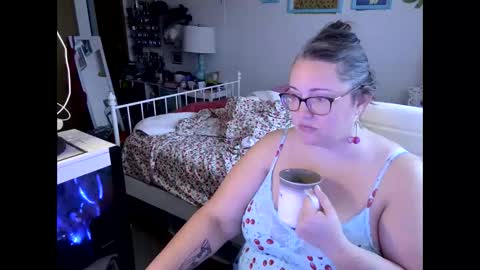 Snapshot of xxstrawberryjanexx chatting on March 2025 06:33:01 PM Strawberry Jane online show from March 2025 06:33:01 PM