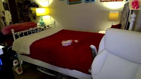 Snapshot of xxstrawberryjanexx chatting on November 2025 07:11:02 AM Strawberry Jane online show from November 2025 07:11:02 AM