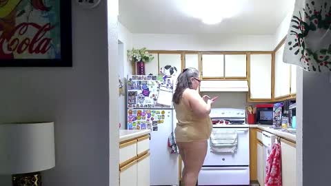 Snapshot of xxstrawberryjanexx chatting on December 2025 09:30:01 PM Strawberry Jane online show from December 2025 09:30:01 PM