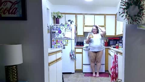 Snapshot of xxstrawberryjanexx chatting on December 2025 05:23:01 AM Strawberry Jane online show from December 2025 05:23:01 AM