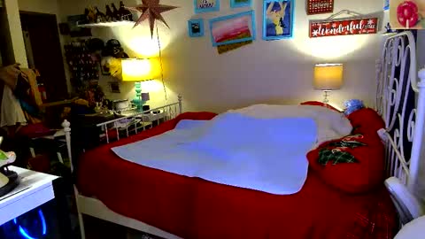 Snapshot of xxstrawberryjanexx chatting on December 2025 03:36:01 AM Strawberry Jane online show from December 2025 03:36:01 AM