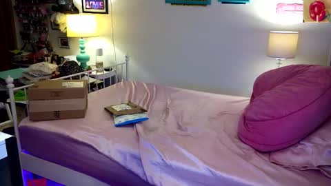 Snapshot of xxstrawberryjanexx chatting on February 2026 04:50:02 AM Strawberry Jane online show from February 2026 04:50:02 AM