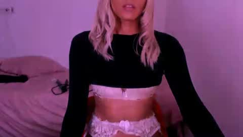 Snapshot of xxxanonymousloverxxx chatting on April 2026 03:53:02 AM Chiara online show from April 2026 03:53:02 AM