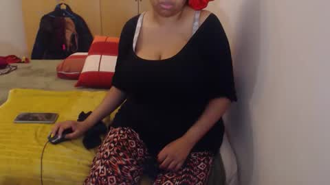 Snapshot of xxxbustybabe27x chatting on April 2026 12:15:02 PM Ayanda online show from April 2026 12:15:02 PM