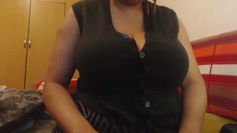 Snapshot of xxxbustybabe27x chatting on May 2026 04:03:01 PM Ayanda online show from May 2026 04:03:01 PM