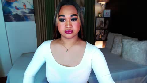 OLIVIA online show from January 2025 12:15:02 PM