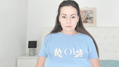 Elvira online show from September 2025 04:25:02 AM