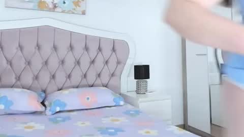 Elvira online show from February 2026 04:00:01 AM