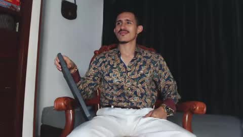 Snapshot of xxxhome_alonexxx chatting on February 2025 07:52:01 PM Kev online show from February 2025 07:52:01 PM