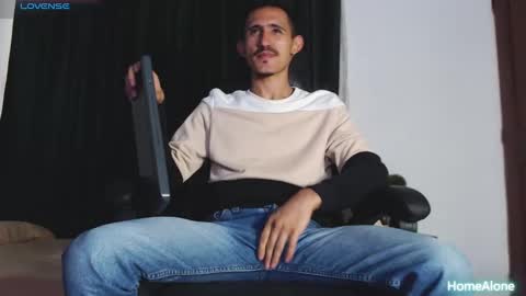 Snapshot of xxxhome_alonexxx chatting on March 2025 06:33:01 PM Kev online show from March 2025 06:33:01 PM