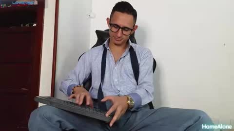 Snapshot of xxxhome_alonexxx chatting on December 2025 07:53:01 PM Kev online show from December 2025 07:53:01 PM