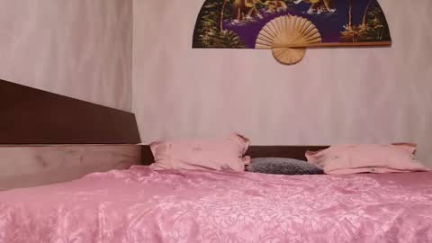 isa and gonzo online show from October 2025 04:15:01 AM