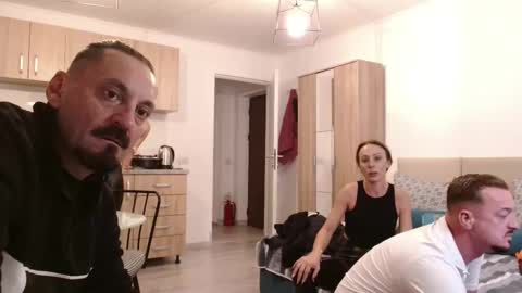 isa and gonzo online show from November 2025 04:42:01 PM