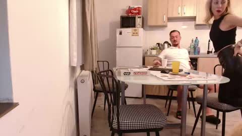 isa and gonzo online show from November 2025 05:48:02 PM