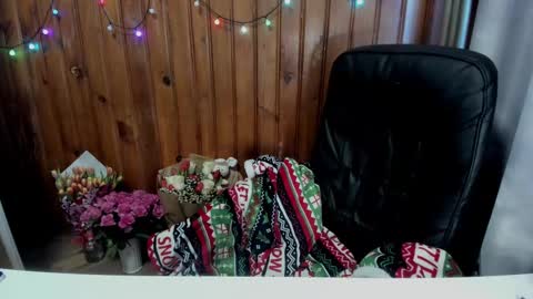 Snapshot of xxxnewlywedsxxx chatting on February 2025 08:42:01 AM Lana online show from February 2025 08:42:01 AM