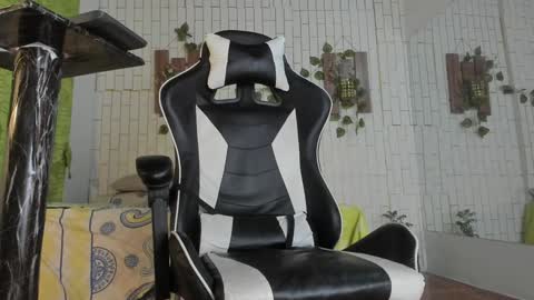 yacksson_lawrence online show from December 2024 06:42:02 AM