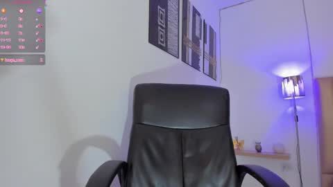 Snapshot of yamirawalker chatting on September 2025 10:11:01 PM Naomi online show from September 2025 10:11:01 PM