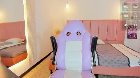 Naomi online show from April 2026 09:19:01 PM