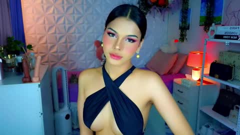 YANG AUDREY LONE online show from December 2025 02:20:01 AM